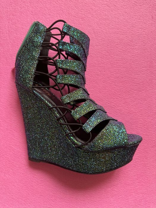 Босоножки на платыорме. Новые!