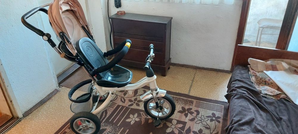 Бебешка триколка (почти неизползвана)