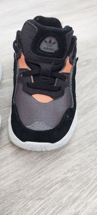 Adidas mărimea 21  piele întoarsă și panza