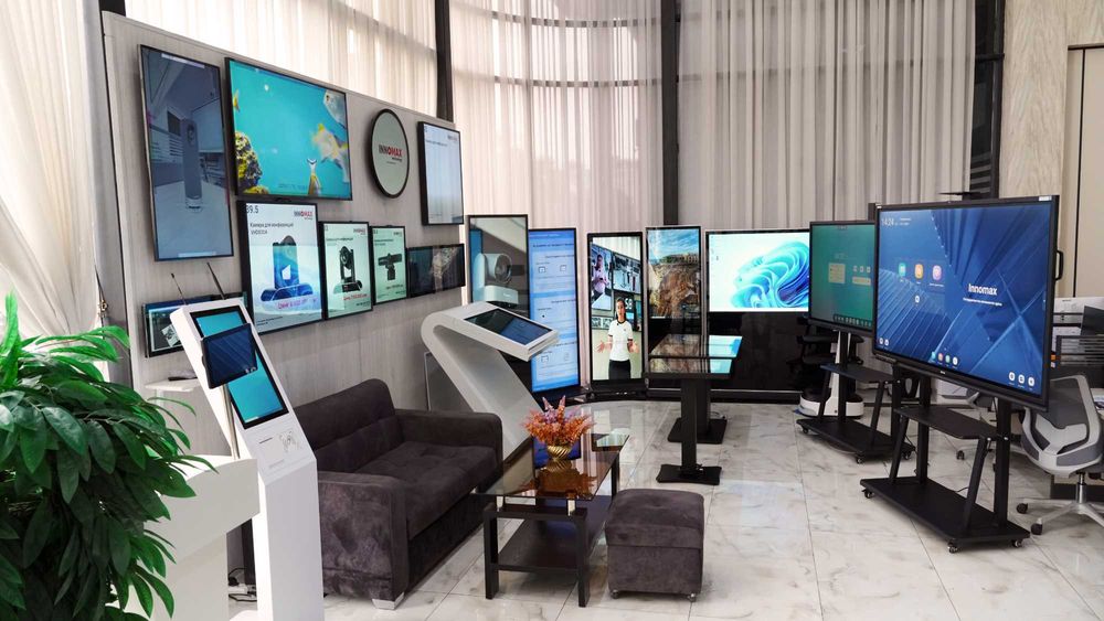 Сенсорный горизонтальный инфокиоск ING32″