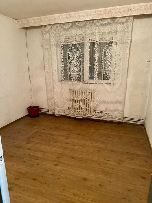 Apartament 3 camere semidecomandat