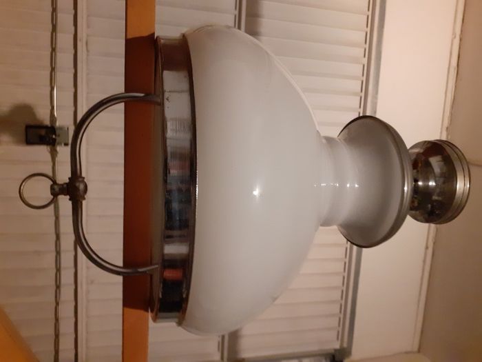 Продавам стъклен полилей