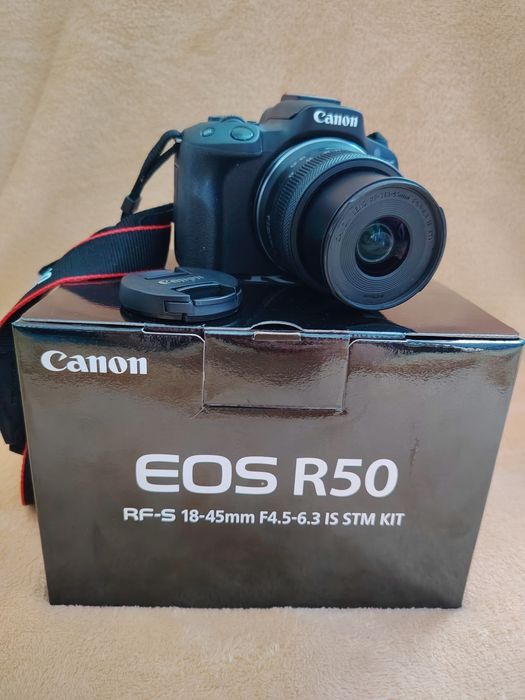 Canon EOS R50 + obiectiv RF-S 18-45mm, ca nou
