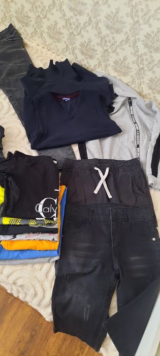 Продам 2 пакета вещей на мальчика