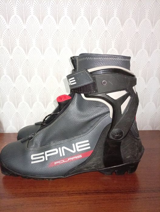 Продам коньковые ботинки р-р 41