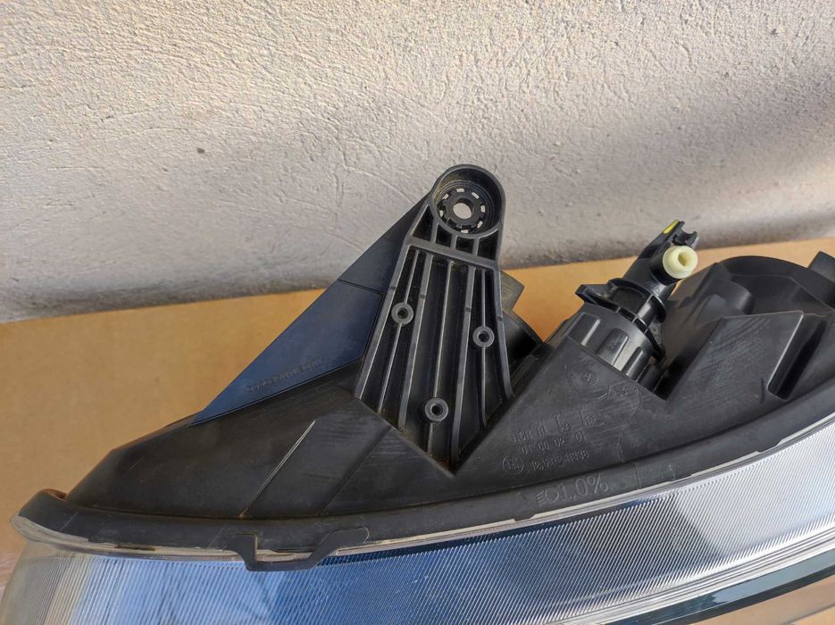 Far stanga dreapta Renault Express