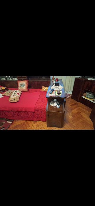 Masa tv ,pat ,vitrina lemn masiv veche