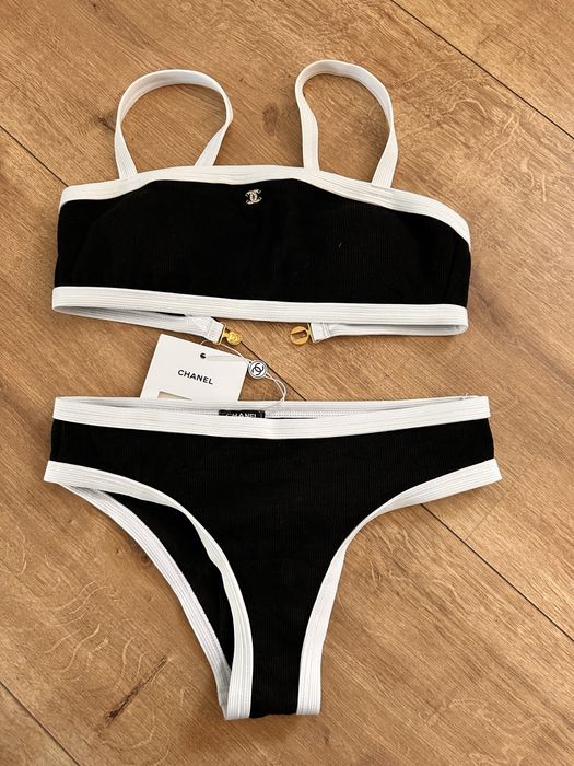 Set Costum de baie Chanel + Palarie