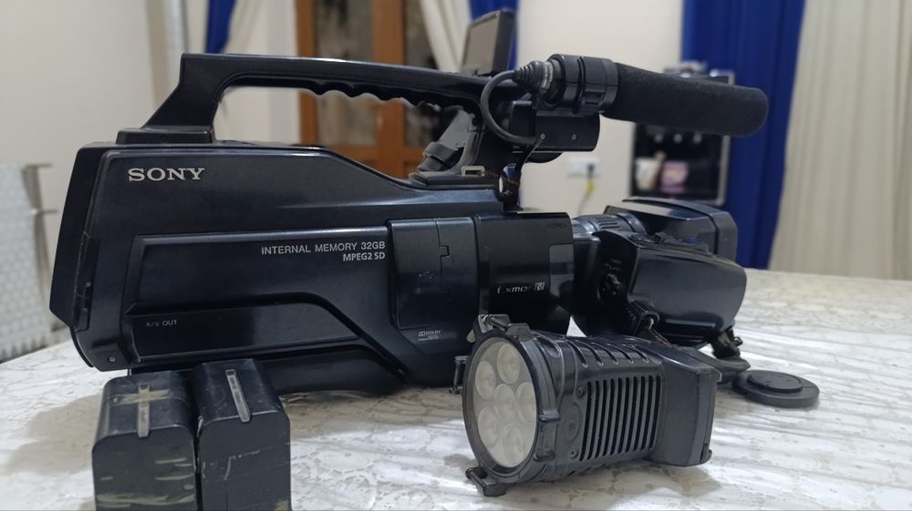 Срочно сотилади SONY 1000