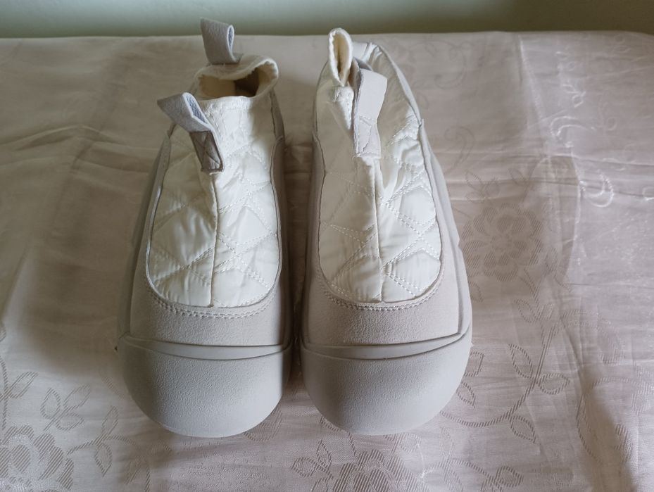 Ботинки, дутики.