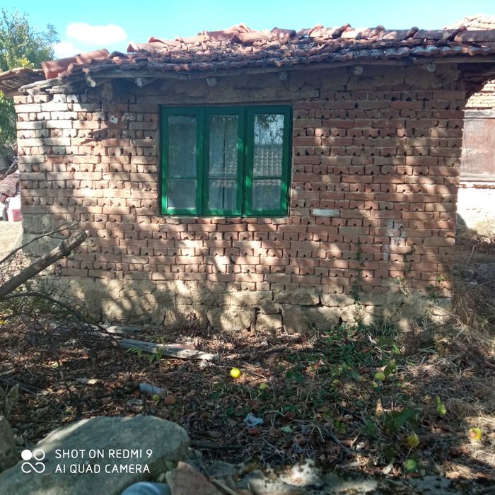 Ексклузивно! Парцел със стара къща и стопански постройки  село Чайка, община Провадия