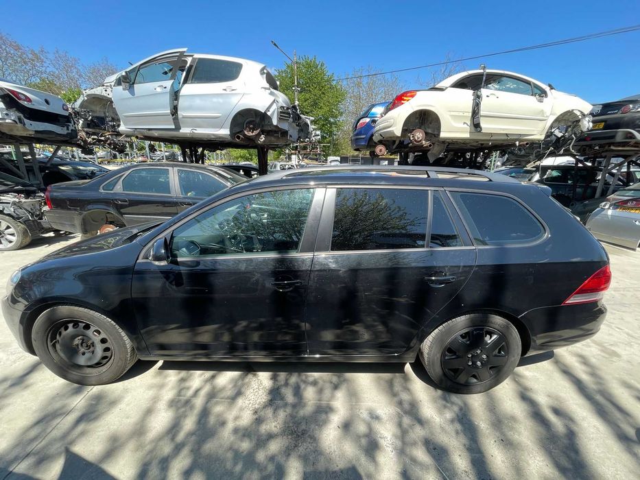 Dezmembrez Volkswagen Golf 6 1.6 TDi an 2010 cod motor CAYC