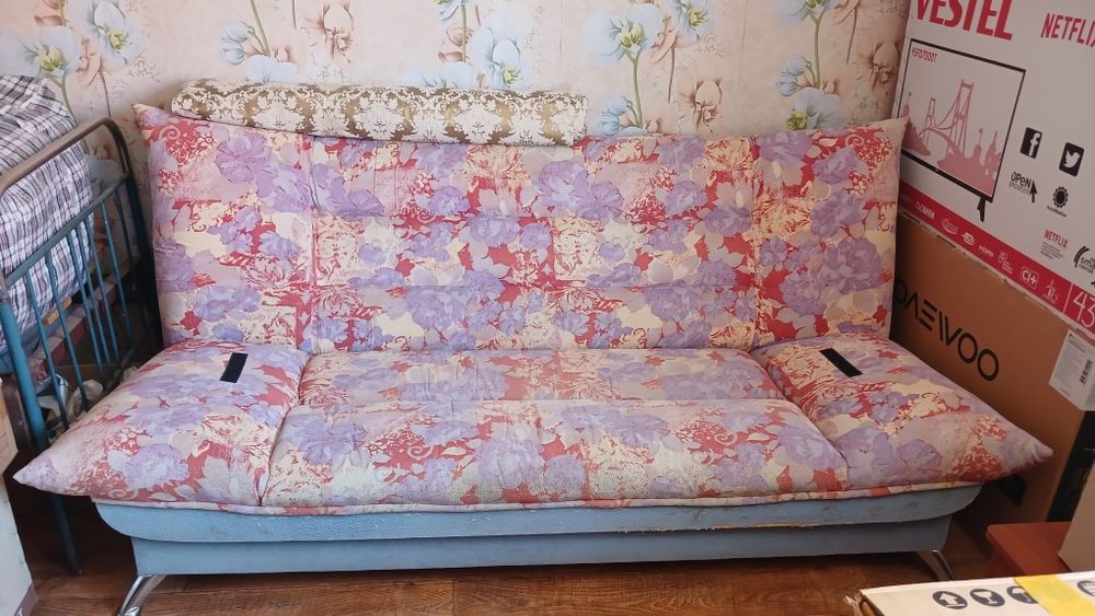 Срочно продам диван