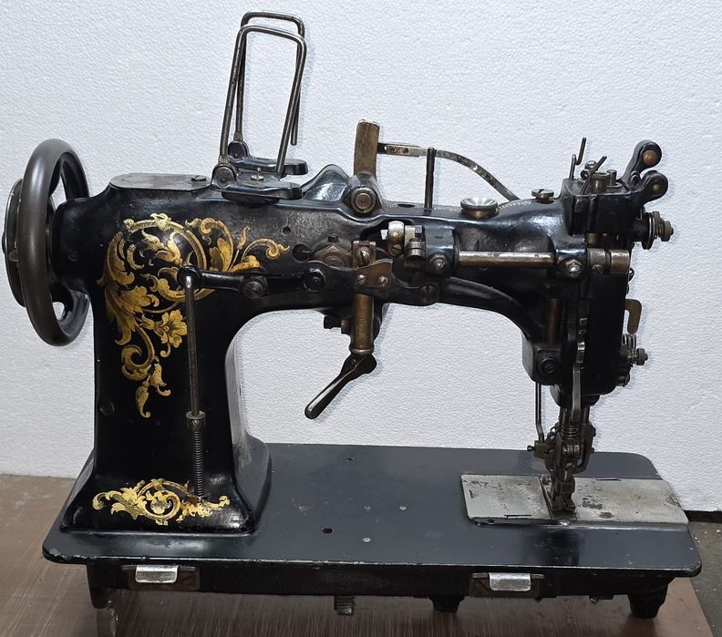 Singer продаётся двухигольный швейная  машинка антиквариат или для кол