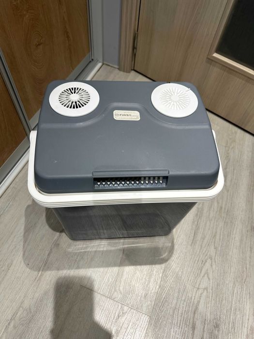 Хладилнa чанта First - , 32л, 12V-220V студено