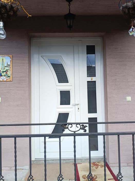 Vând ușa termopan profil rehau,lățime 140,înălțime 227