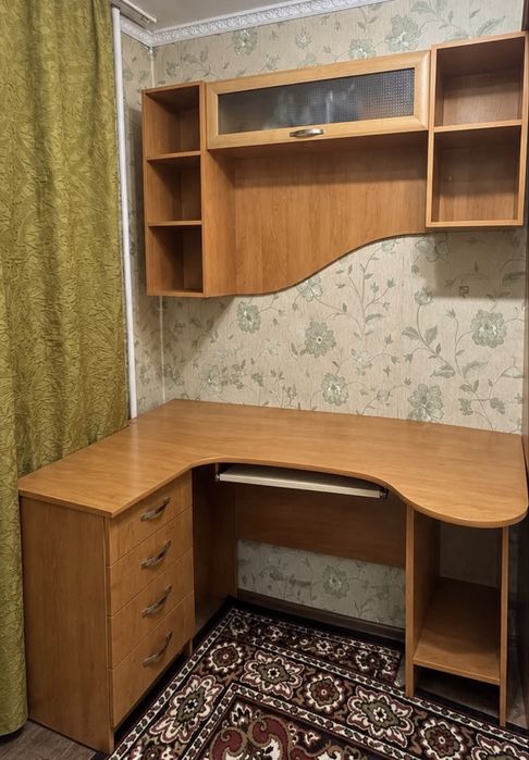 Продам компьютерный стол угловой