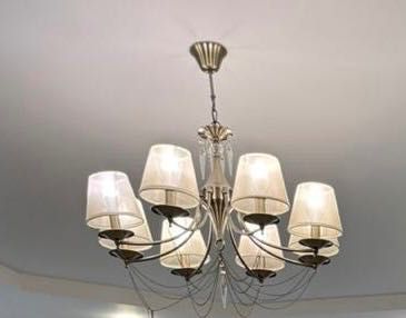 Продам люстру 8 рожковую