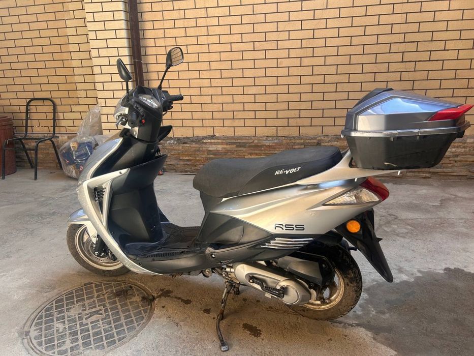 Скутер revolt kam hqydalgan dostavkada ishlamagan.  Probeg 4200km