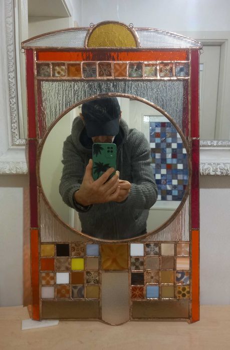 Огледало - Витраж в червено, жълто и бяло