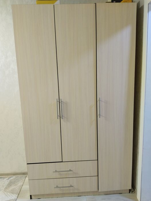 Продам шкаф 3-х дверный