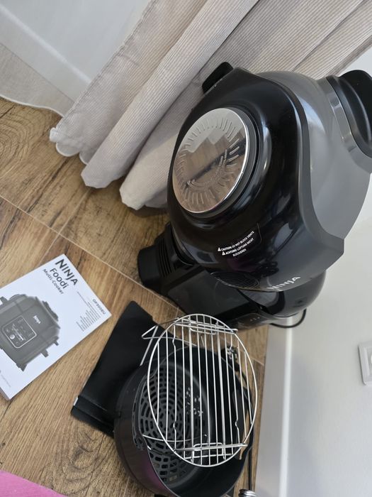 Vând Ninja Foodi Multi-Cooker OP300EU, 7 în 1, 6L