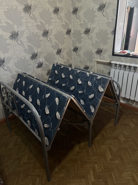 Продажа железная  кровать раскладная б/у