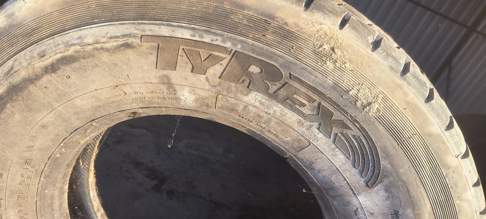 Продам резину на грузовые