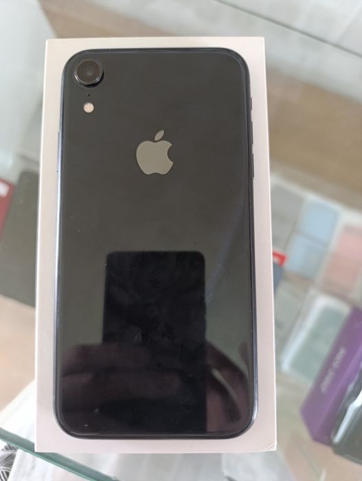 IPHONE XR black 128 gb