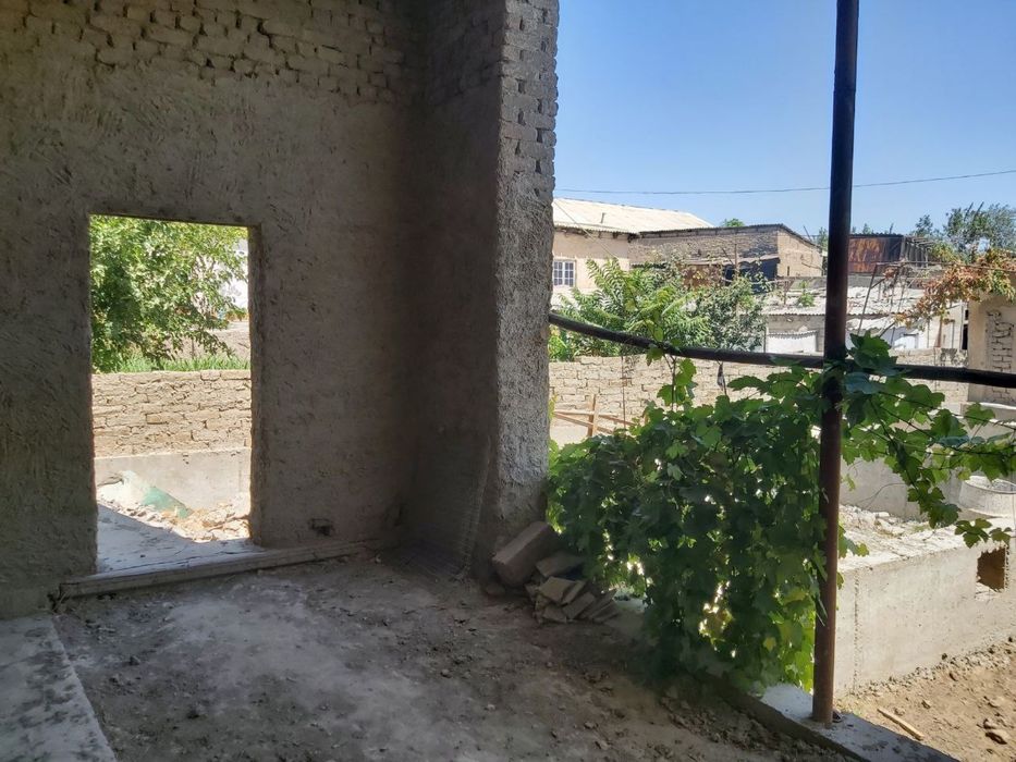 Ховли ер сотилади