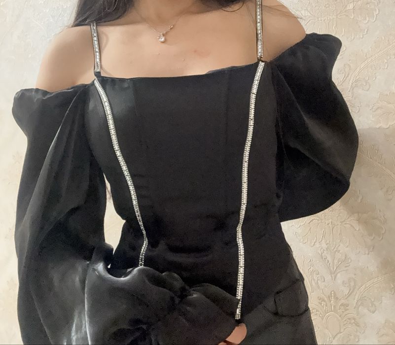 корсет,подчеркивает талию