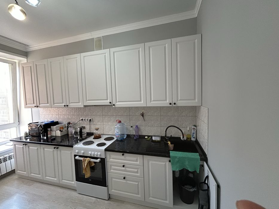 Продам хороший добтроный кухонный гарнитур из МДФ