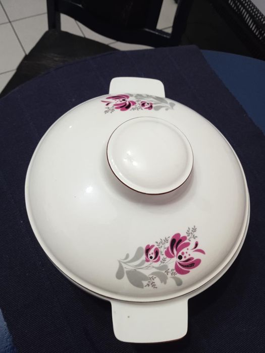 Порцеланов супник, като нов, 9см дълбочина