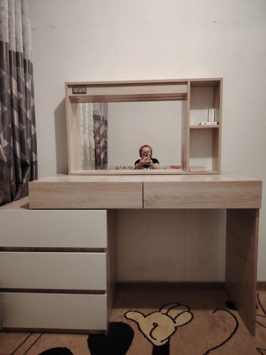 Камод,Туалетный столик,Стол