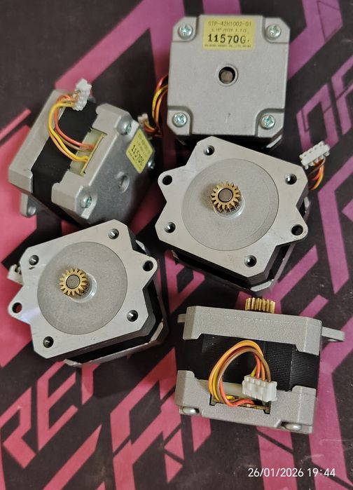 Шаговый двигатель