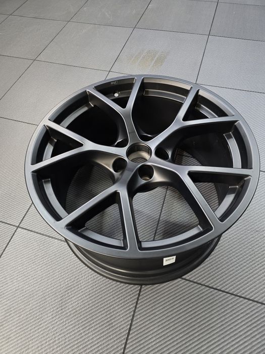 1 БР. Оригинална 19” RS3 8Y ДЖАНТА – ET25