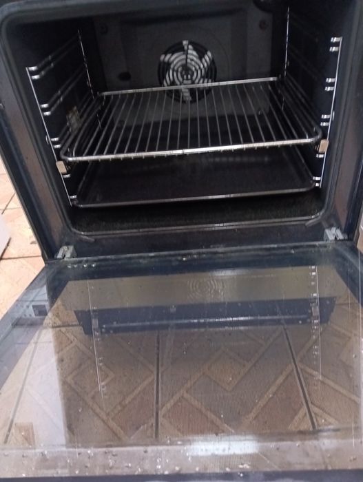 Иноксова  печка с керамичен плот VOSS Electrolux 2 години Гаранциия