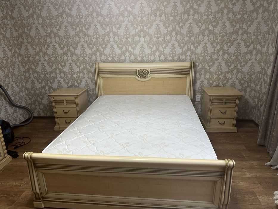 Продам Спальный гарнитур