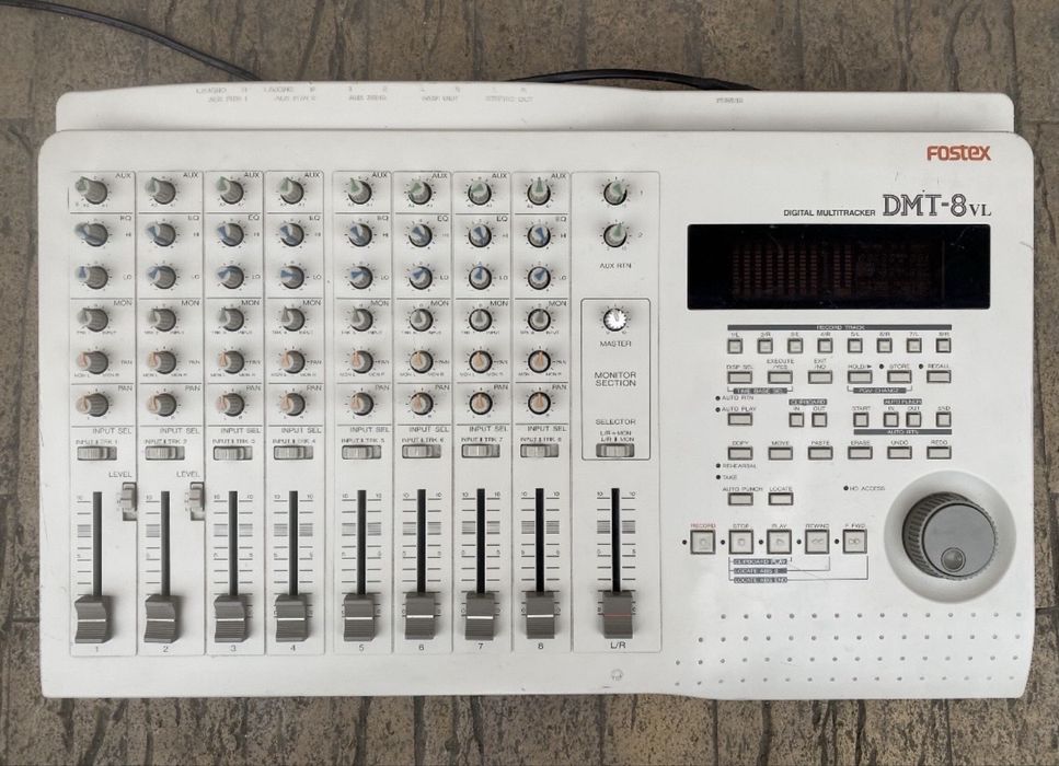 Fostex DMT-8 VL studio recorder