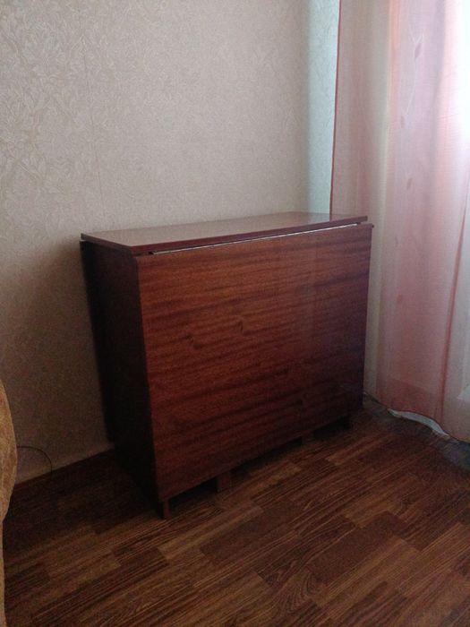 Продам стол книжка