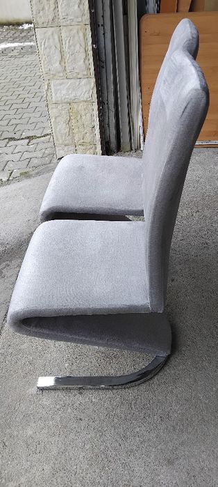 Два броя кухненска  столове