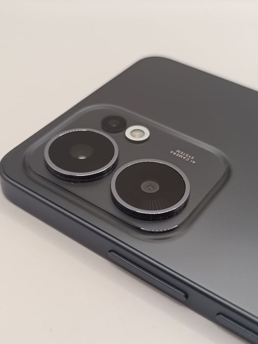 GSM: OPPO  Reno 13 FS  / 521GB.