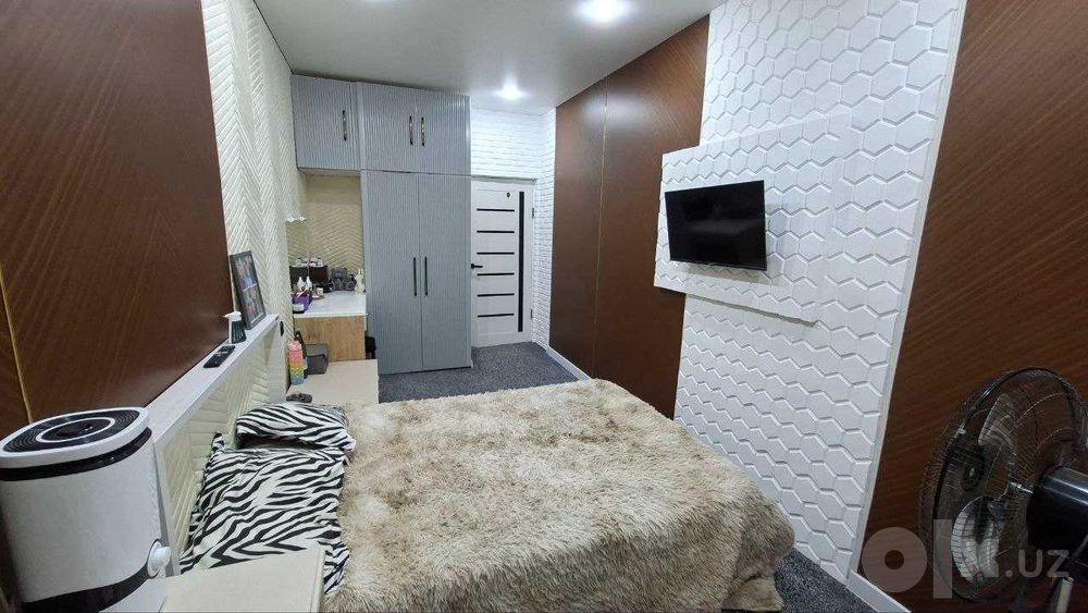 ЮНУСАБАД 15  2 в 3 \1\4 м.ТУРКЕСТАН Продается квартира