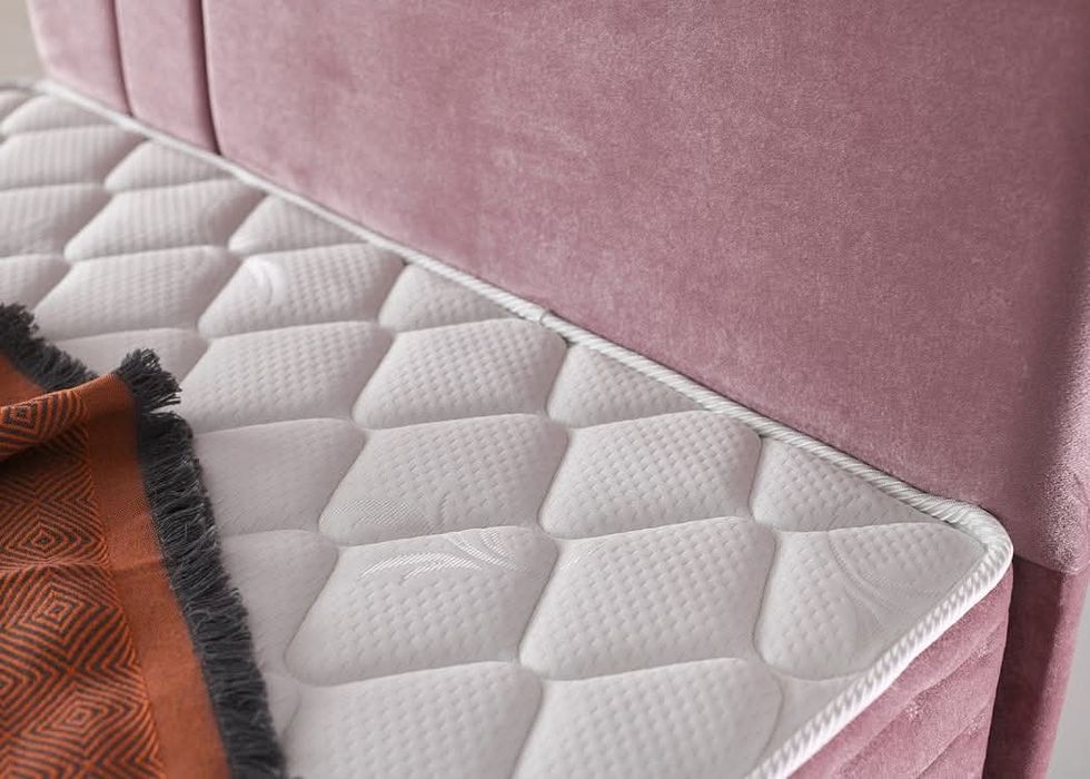 Спалня чисто нова