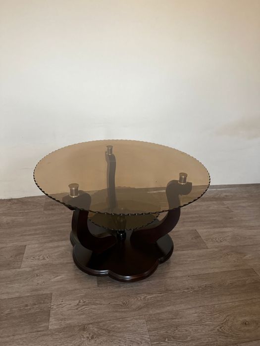 Стеклянный стол