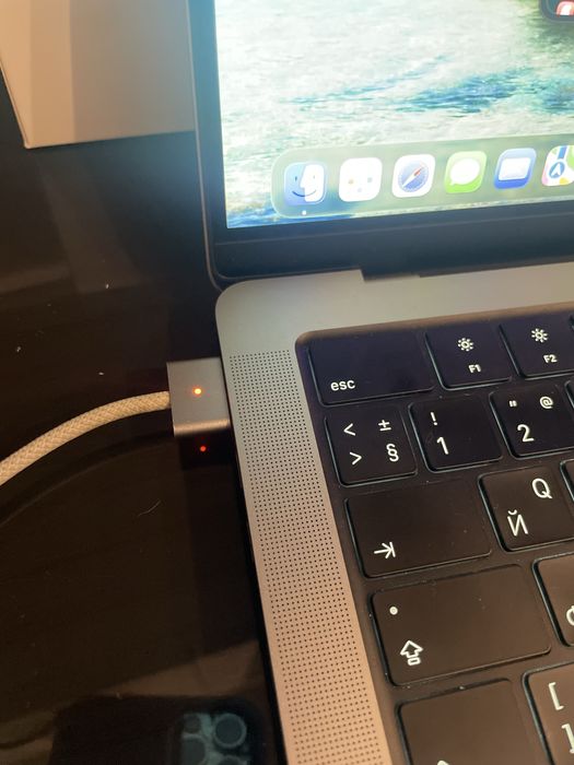 Mac book pro 14 m2 pro 2023