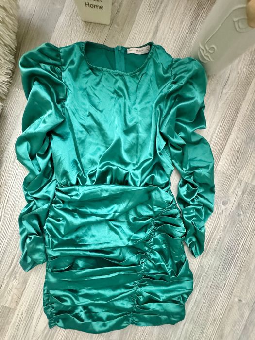 Официална сатенена рокля