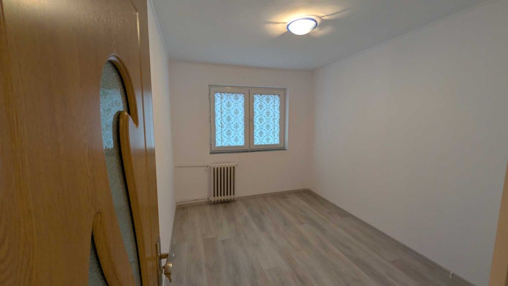 Apartament de vânzare cu 3 camere, renovat în Brad – Zona A, zonă liniștită, ideal pentru familie +40 754 200 900