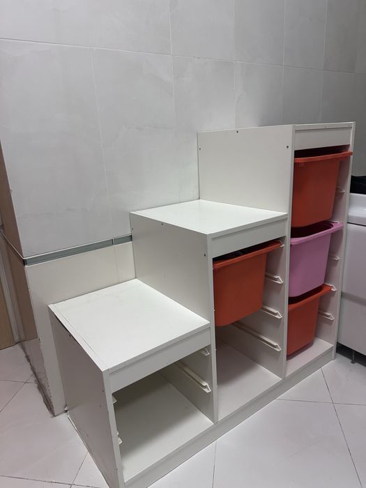 Комод с выдвижными ящиками