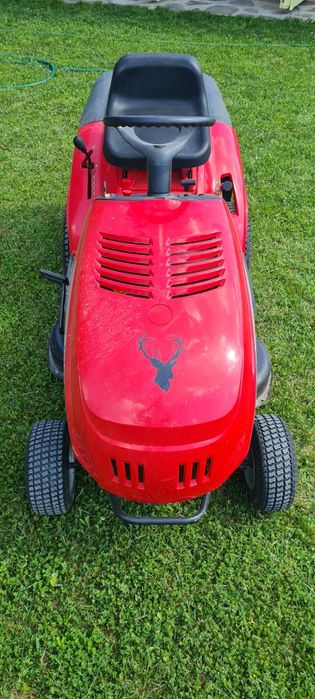 Tractoraș pentru tuns gazon